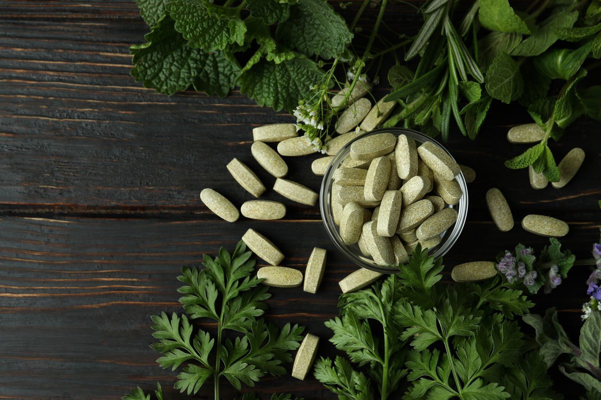 Natural herbal supplements containing berberine for blood sugar support